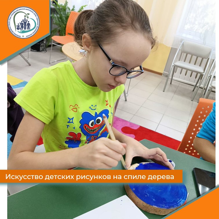 Искусство детских рисунков на спиле дерева