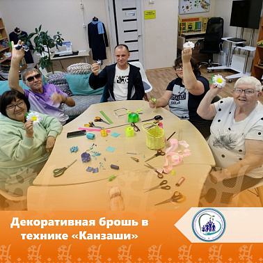 Декоративная брошь в технике «Канзаши»