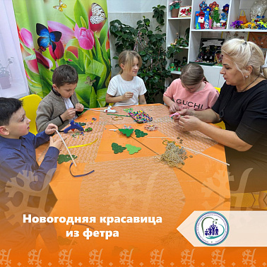 Новогодняя красавица из фетра